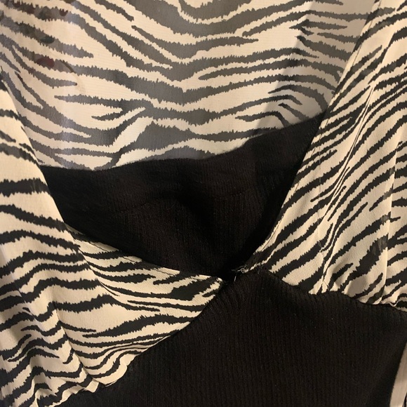 GUESS Authentic Brand Top (Size - XS) Sweater Shirting - Picture 6 of 13